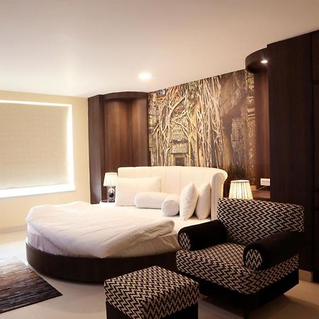 Kingdom Hotel Moga Bagian luar foto
