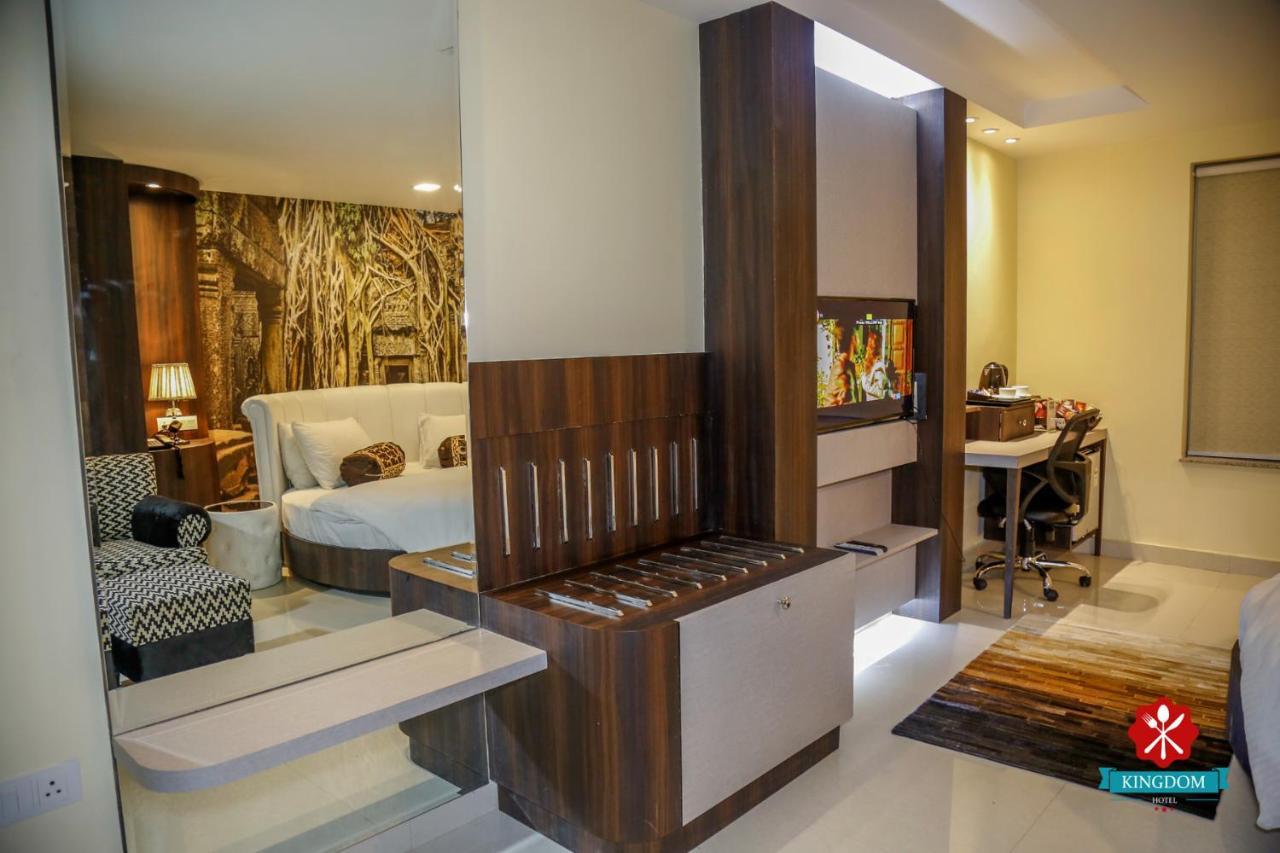 Kingdom Hotel Moga Bagian luar foto