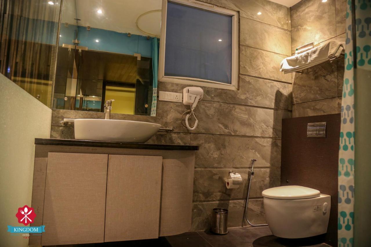 Kingdom Hotel Moga Bagian luar foto