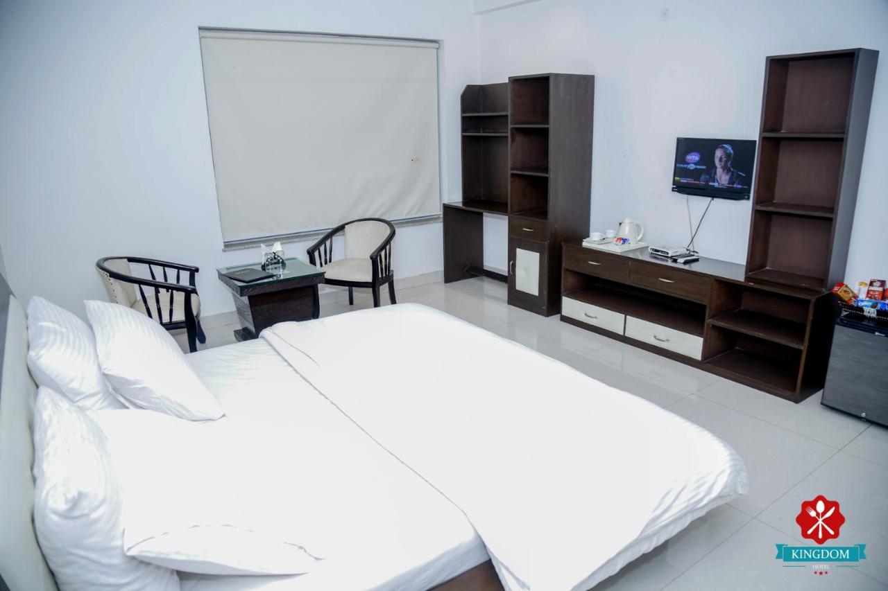 Kingdom Hotel Moga Bagian luar foto