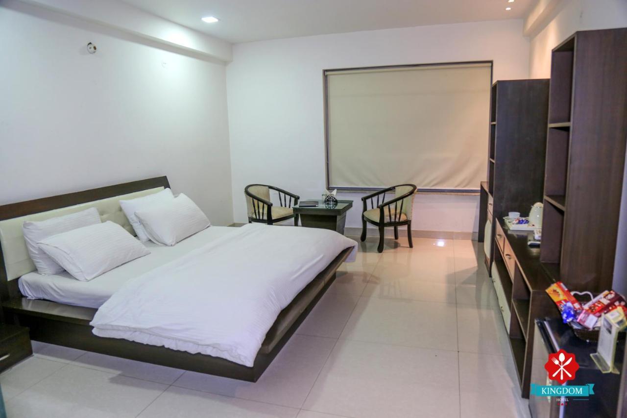 Kingdom Hotel Moga Bagian luar foto