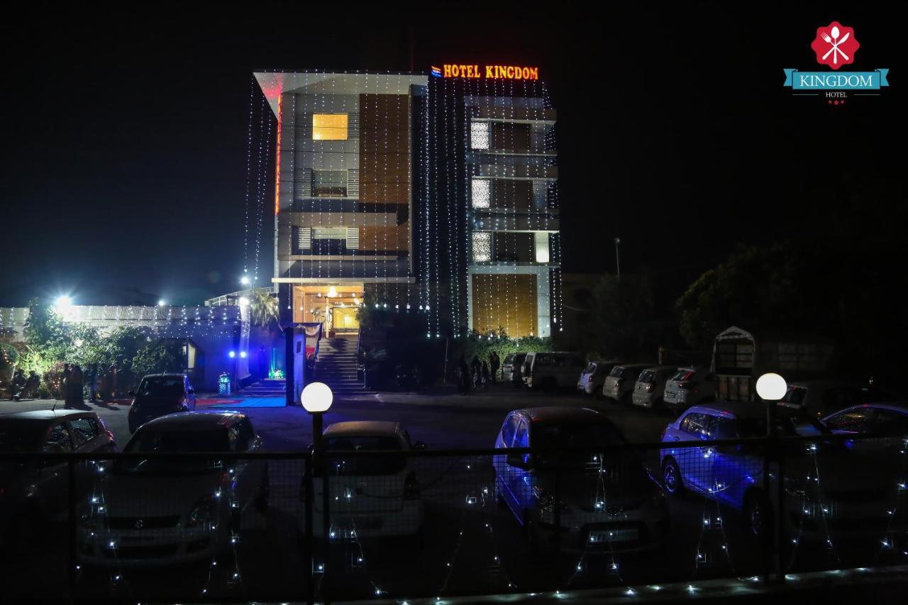 Kingdom Hotel Moga Bagian luar foto