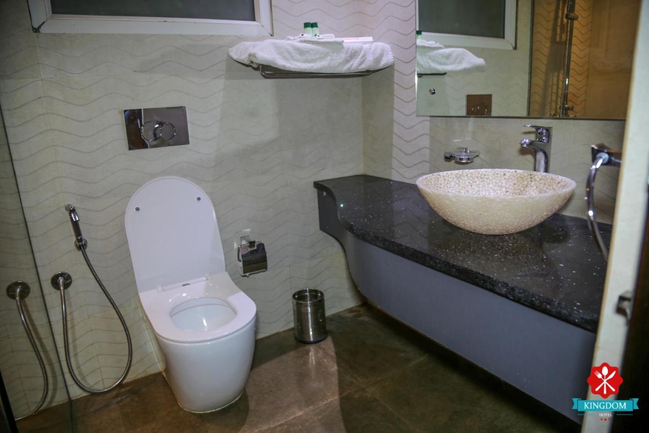 Kingdom Hotel Moga Bagian luar foto