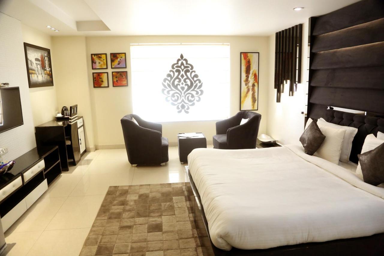 Kingdom Hotel Moga Bagian luar foto