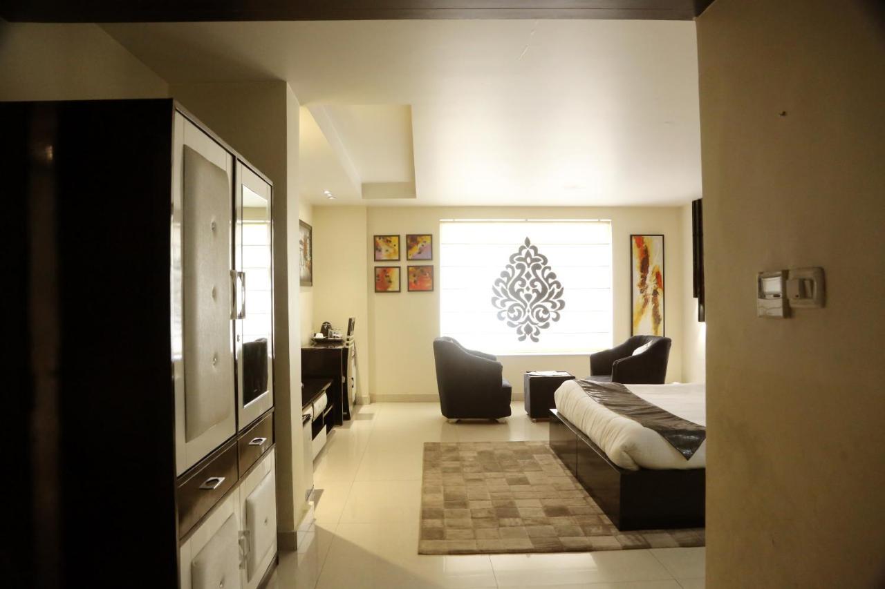 Kingdom Hotel Moga Bagian luar foto